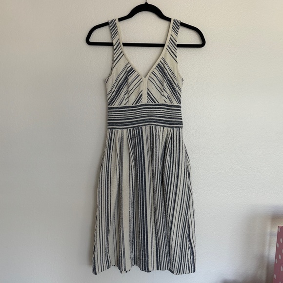 Chic and Flattering Hamptons Dress - Picture 2 of 11